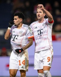 B体育下载-迪亚斯破门+假摔被罚离场，9人拜仁1-1勒沃库森，七连胜戛然而止