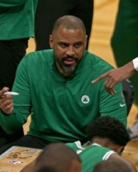 B体育官网-绿军大转折背后：乌多卡展现才华 坚持传统双塔